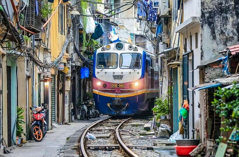 Hanoi: Guided Food Tour with Train Street Visit - Starting at No. 38 Bát Sứ: Your Hanoi Launch Pad