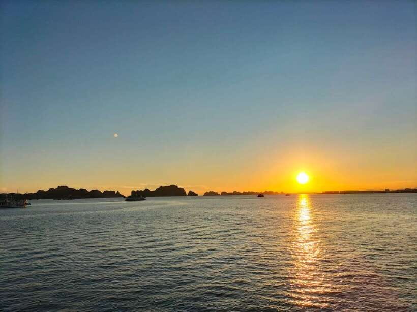 Hanoi: Ha Long Bay Day Cruise - Swimming, Meal, Kayaking - Sunset Party in Halong Bay: Red Wine, Fruit, and Light Foods