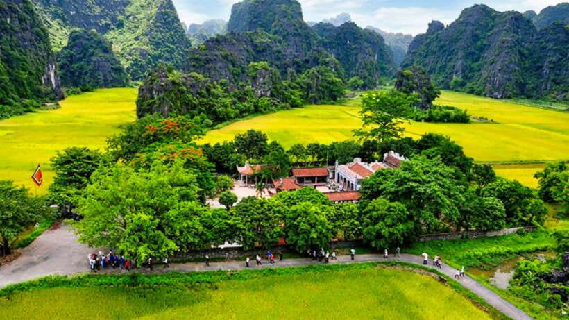 Hanoi/Ninh Binh: 1-Day Tam Coc/Trang An, Hoa Lu & Mua Caves - Hoa Lu Ancient Capital: Dinh King and Le King Temple Stops