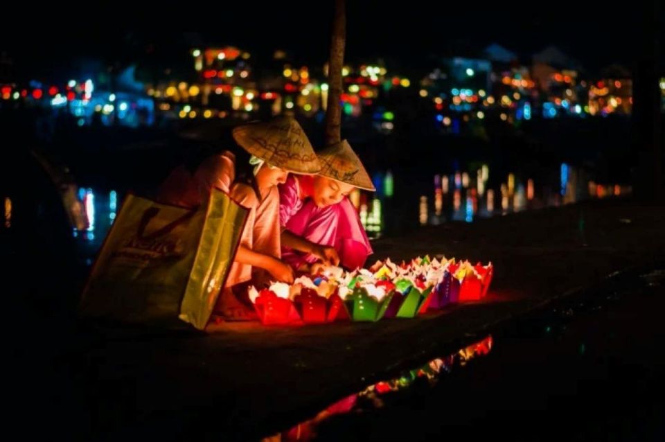 Hoi An : Hoai River Boat Trip by Night and Floating Lantern - Time on the Clock: How 20 Minutes Feels in Real Life
