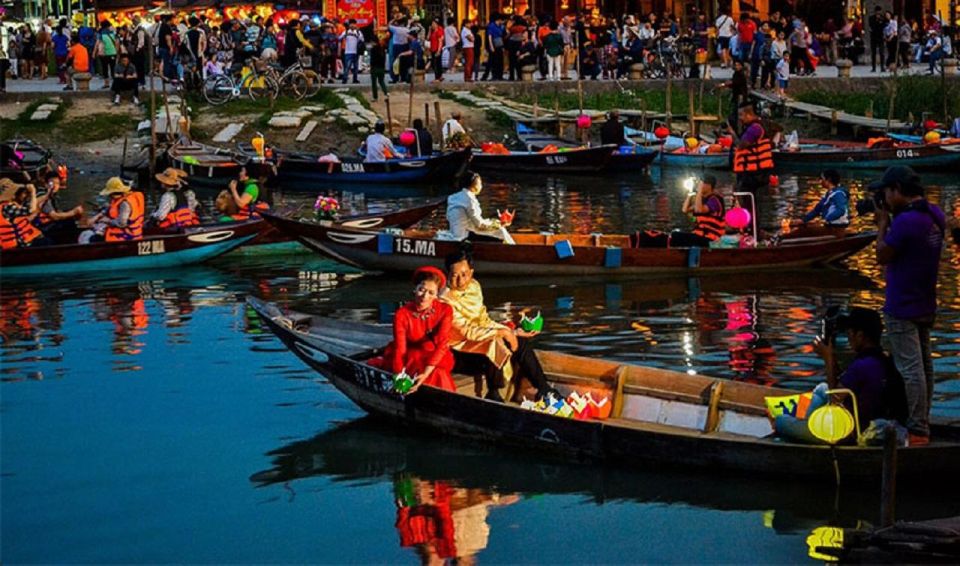 Hoi An : Hoai River Boat Trip by Night and Floating Lantern - Getting There on Foot: Meeting at the Kazimierz Kwiatkowski Bust