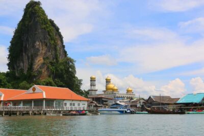 Khao Lak: Phang Nga Bay & James Bond Island by Longtail Boat - Canoe near limestone rocks: small boats, big drama