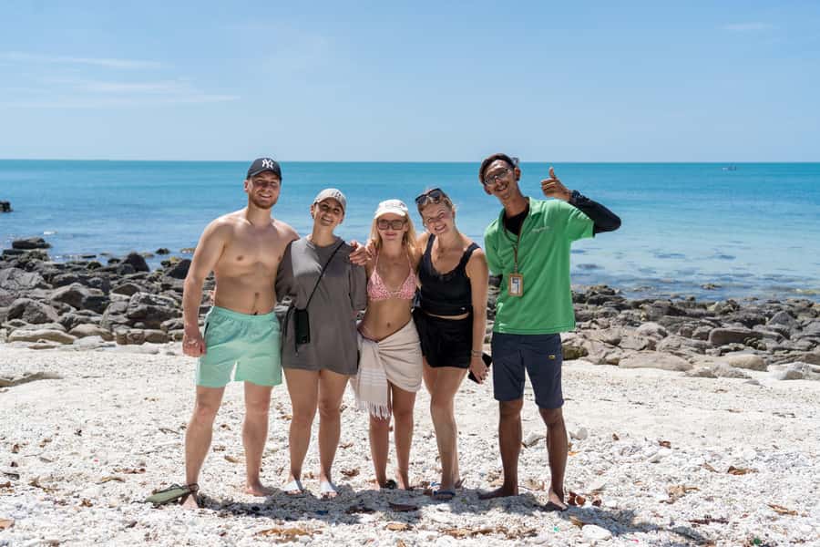 Koh Samui: Island Hopping Adventure in Coral and Pig Island - Small group touring: why a max of 9 people changes the day