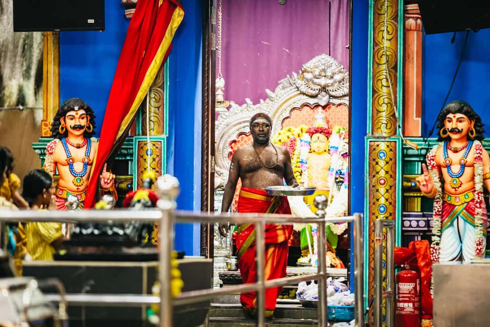 Kuala Lumpur Suburbs: Batu Caves Half-Day Tour (SIC) - What to Wear, What to Bring, and How to Handle the Climb