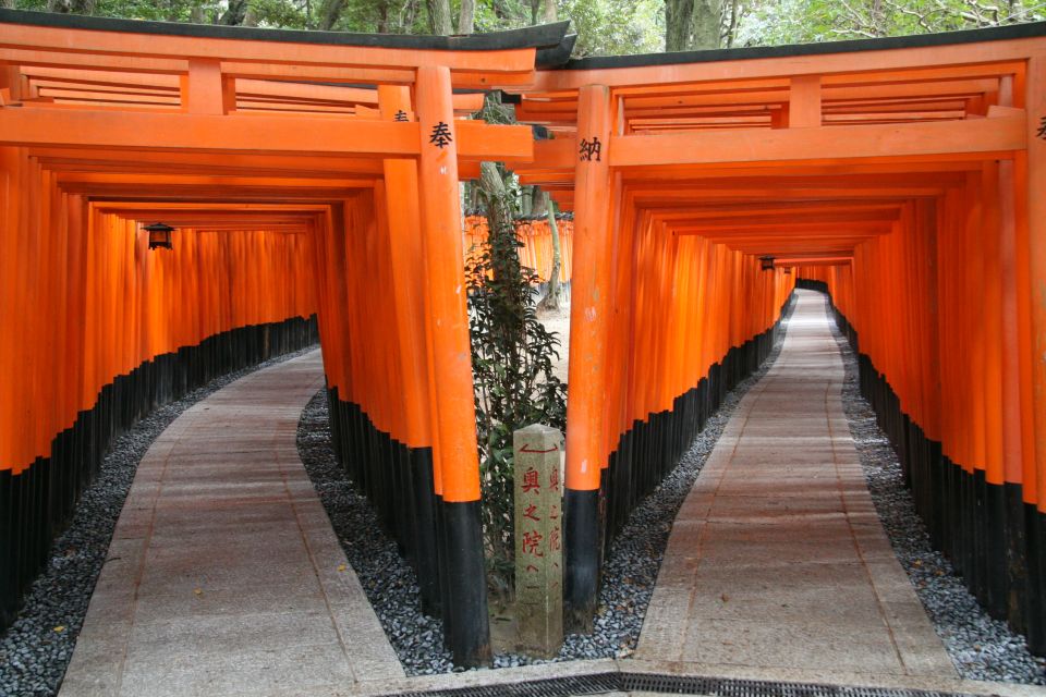 Kyoto: Fushimi Inari, Kinkakuji, Bamboo Grove 1 Day Bus Tour - Getting on board at Tully’s Coffee (and why the timing matters)