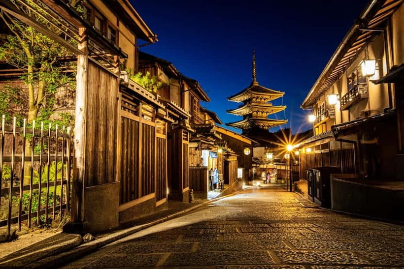 Kyoto Geisha Walking Tour: Gion District & Hidden Gems - Photo strategy: where the best shots come from