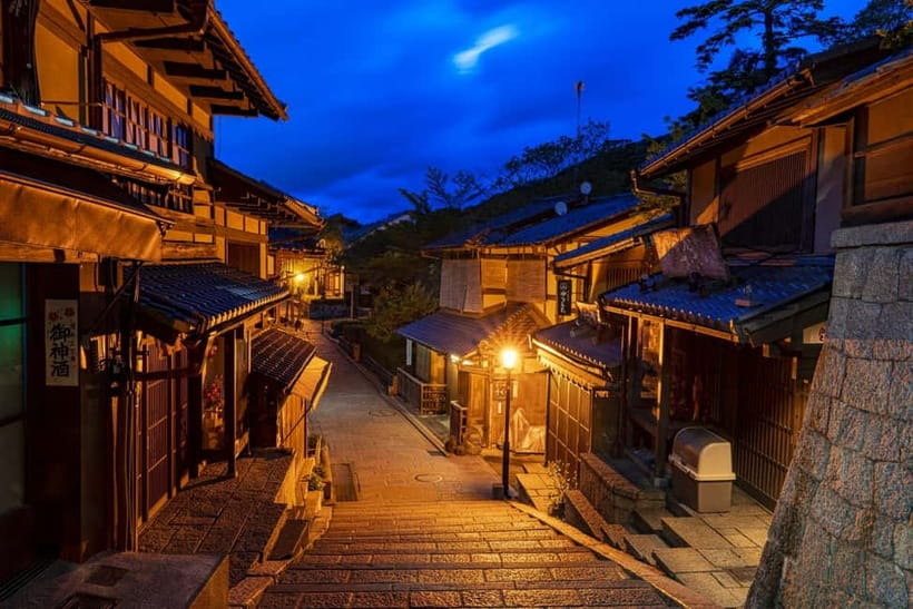 Kyoto Geisha Walking Tour: Gion District & Hidden Gems - Hōkan-ji Pagoda: a small stop that anchors big context