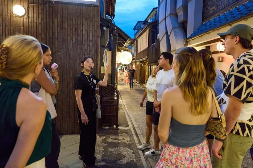 Kyoto: Gion Geisha District Walking Tour - Stories of Geisha - Nighttime Gion and Pontocho: why this walk hits differently