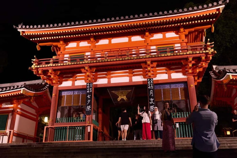 Kyoto: Gion Geisha District Walking Tour - Stories of Geisha - Walking Gion: how geiko and maiko sightings fit the story