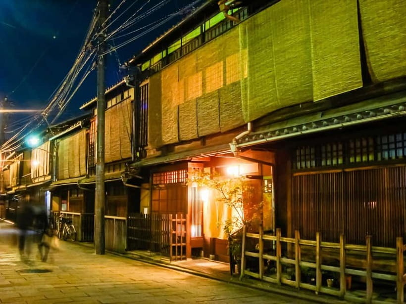 Kyoto: Gion Geisha District Walking Tour - Stories of Geisha - The pacing: a two-hour walk that gives you time to ask questions
