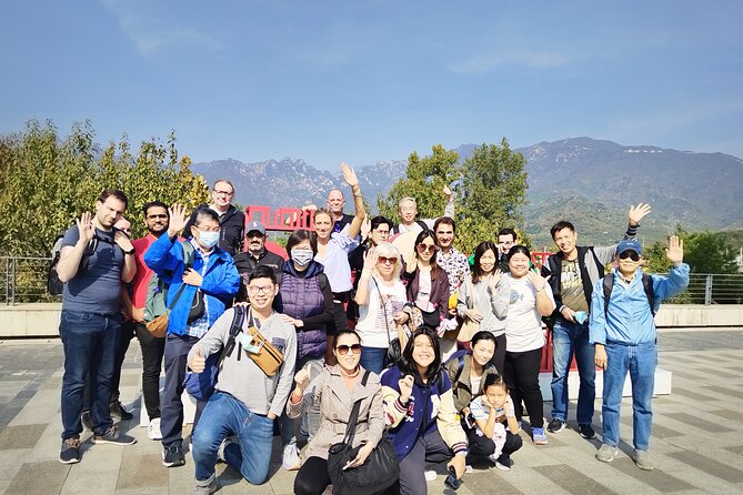 MuBus: Mutianyu Great Wall ENG/ESP/RUS Guided Bus Tour - Food and the optional upgrade: buffet lunch and a short expert lecture