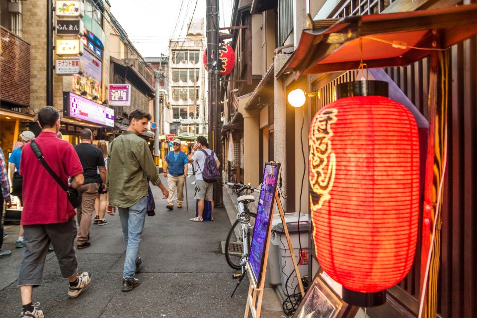 Night Walk in Gion: Kyoto's Geisha District - Tea house culture: what the guide explains beyond the storefronts