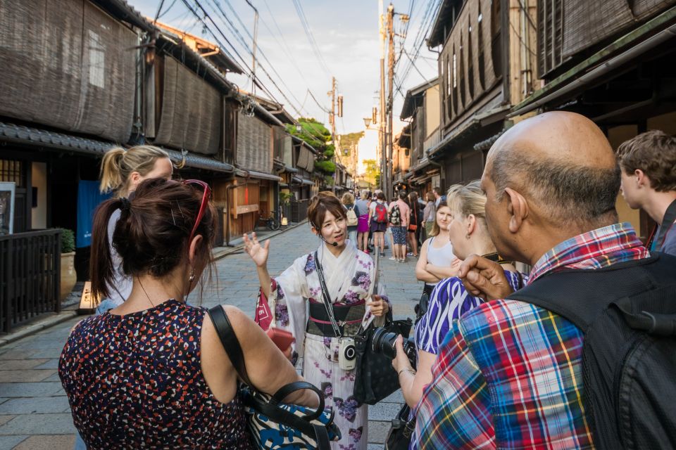 Night Walk in Gion: Kyoto's Geisha District - If you spot a geiko or maiko: how the tour keeps it respectful