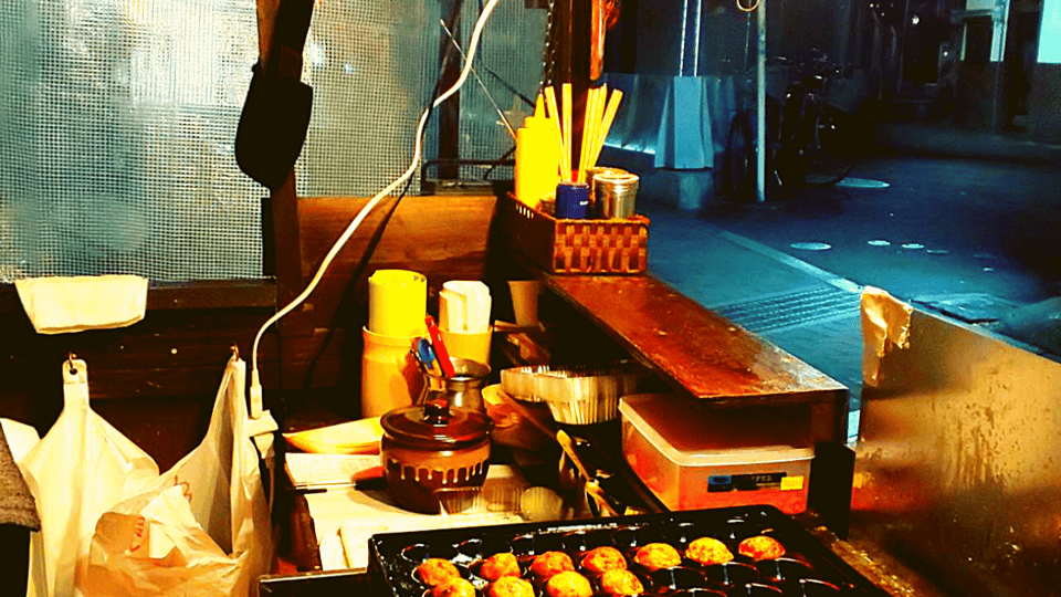 Osaka: Shinsekai Food Tour with 13-15 Dishes at 5 Eateries - The Guide Factor: What Makes the Tour Feel Like More Than Food