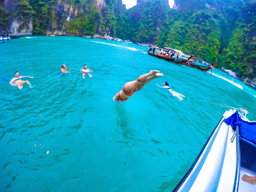 Phi Phi & Bamboo Islands: Premium Day Trip w/ Seaview Lunch - Viking Cave: limestone drama without a long slog