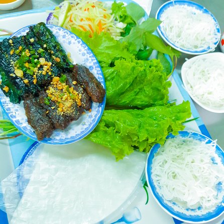 Private Street Food Evening Walking Tour in Ho Chi Minh City - Beer and Vietnamese Rice Wine: Drinking Without Guesswork