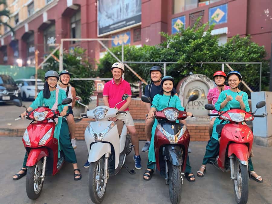 Saigon: Street Food Tasting & Sightseeing Tour by Motorbike - Key highlights I’d plan around