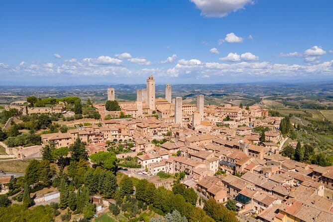 San Gimignano, Siena, Monteriggioni, Chianti Day Trip with Lunch & Wine Tasting - The Fortified Pause at Monteriggioni (and the Winter Exception)
