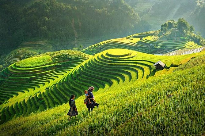 Sapa 2 Days 1 Night From Hanoi - Overnight in Ta Van Village - What to pack for Sapa’s temperature swings and muddy paths