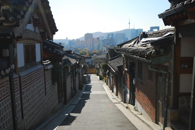 Seoul: Gyeongbok Palace, Bukchon Village, and Gwangjang Tour - How this Seoul day tour earns its $32 price