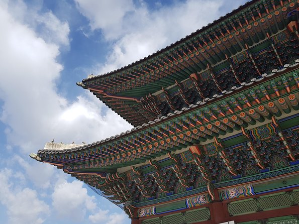 Seoul: Gyeongbok Palace, Bukchon Village, and Gwangjang Tour - Cheongha Korea Ginseng and the Korean Ginseng Museum stop