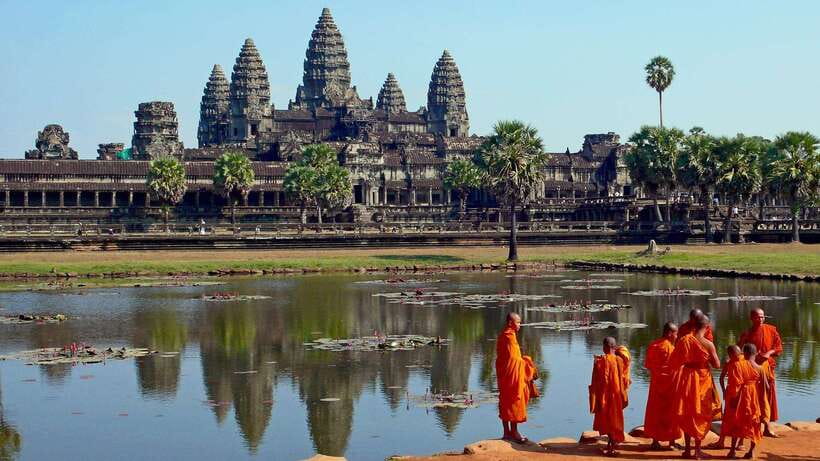 Siem Reap: Angkor Wat: Small-Group Sunrise or Sunset Tour - Angkor Wat at first light: timing, views, and what to focus on