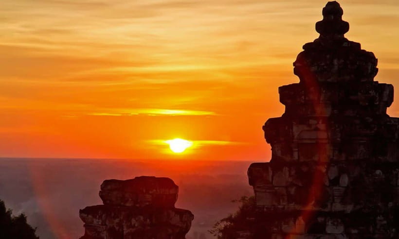 Siem Reap: Full-Day Angkor Wat Guided Tour with Sunset - Siem Reap pickup and the AC minibus advantage