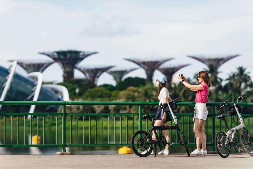 Singapore: Lion City Highlights Bike Tour - The Colonial District vibe: big architecture moments on a fast loop