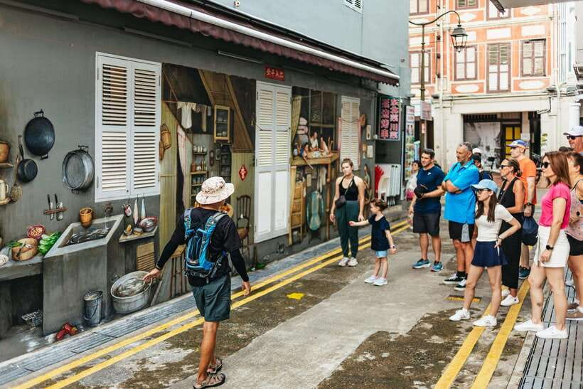 Singapore: Lion City Highlights Bike Tour - Chinatown to Little India: religion, street life, and easy photo timing