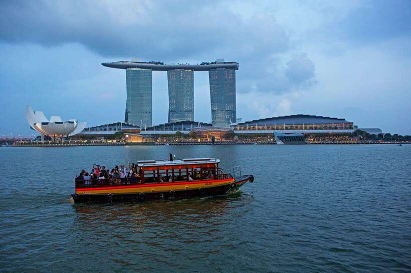 Singapore: Singapore River Cruise - Audio narration: Helpful, but be smart about where you sit