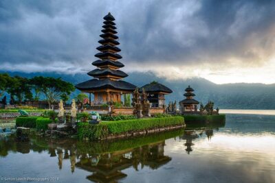 Tanah Lot and North Bali Tour: Scenic Journey - Stop 1: Ulun Danu Beratan, the lake temple that feels floating