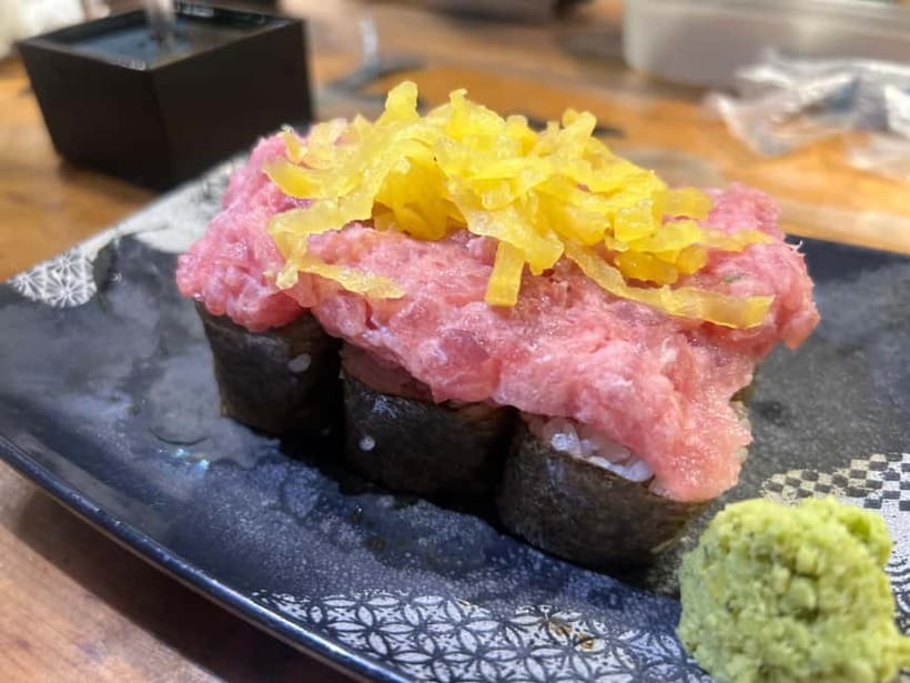 Tokyo: Shinjuku Food Tour (15 Dishes and 4 Eateries) - Guide power in Shinjuku: what to expect from the English host