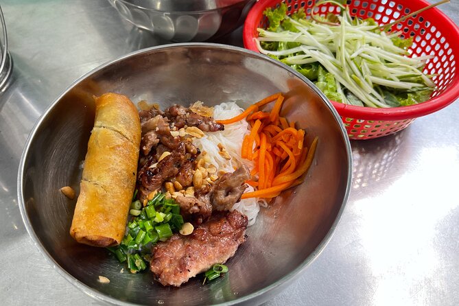 Top Notch Street Food Motorbike Tour In Ho Chi Minh City - Le Van Tam Park: Coconut Juice First, Then You’re Off