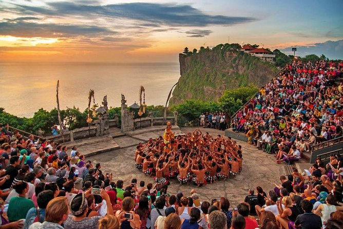 Uluwatu Sunset, Kecak Dance, and Dinner Jimbaran Beach - Guides and real-world extras: why the person behind the wheel matters
